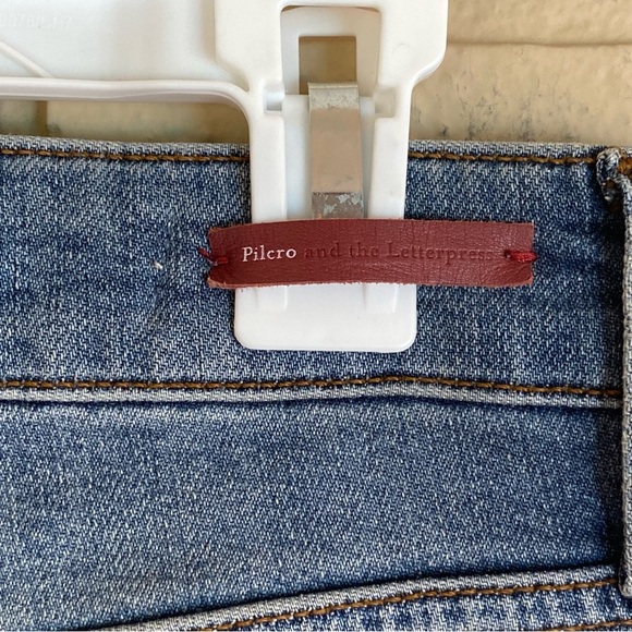 Pilcro Anthropologie Cropped Jeans 27 Blue Denim Pom Pom Embroidered Boho Chic - Picture 5 of 9